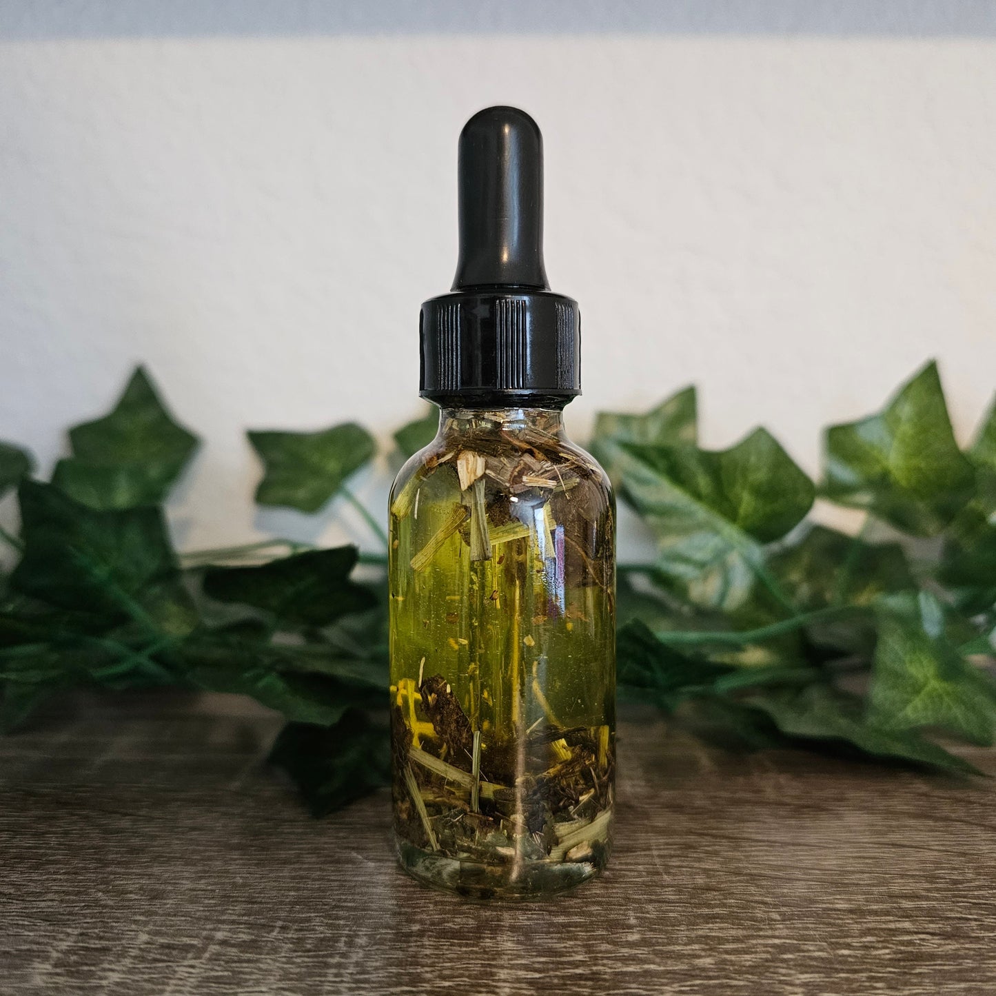 Van Van Oil - New Orleans Hoodoo | Open doors, attract success, good luck, prosperity, fortune, love, clear obstacles