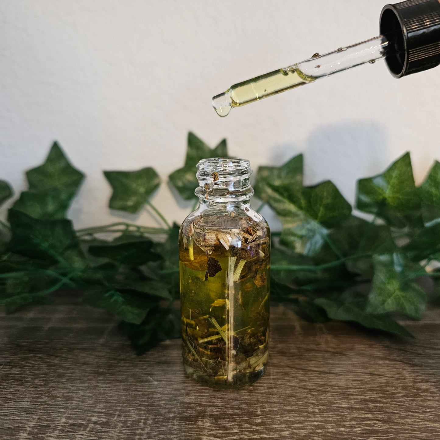 Van Van Oil - New Orleans Hoodoo | Open doors, attract success, good luck, prosperity, fortune, love, clear obstacles