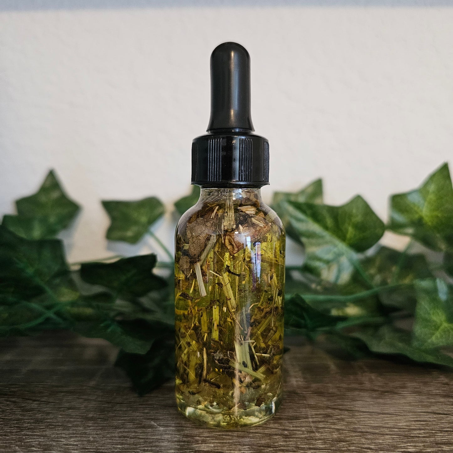 Van Van Oil - New Orleans Hoodoo | Open doors, attract success, good luck, prosperity, fortune, love, clear obstacles