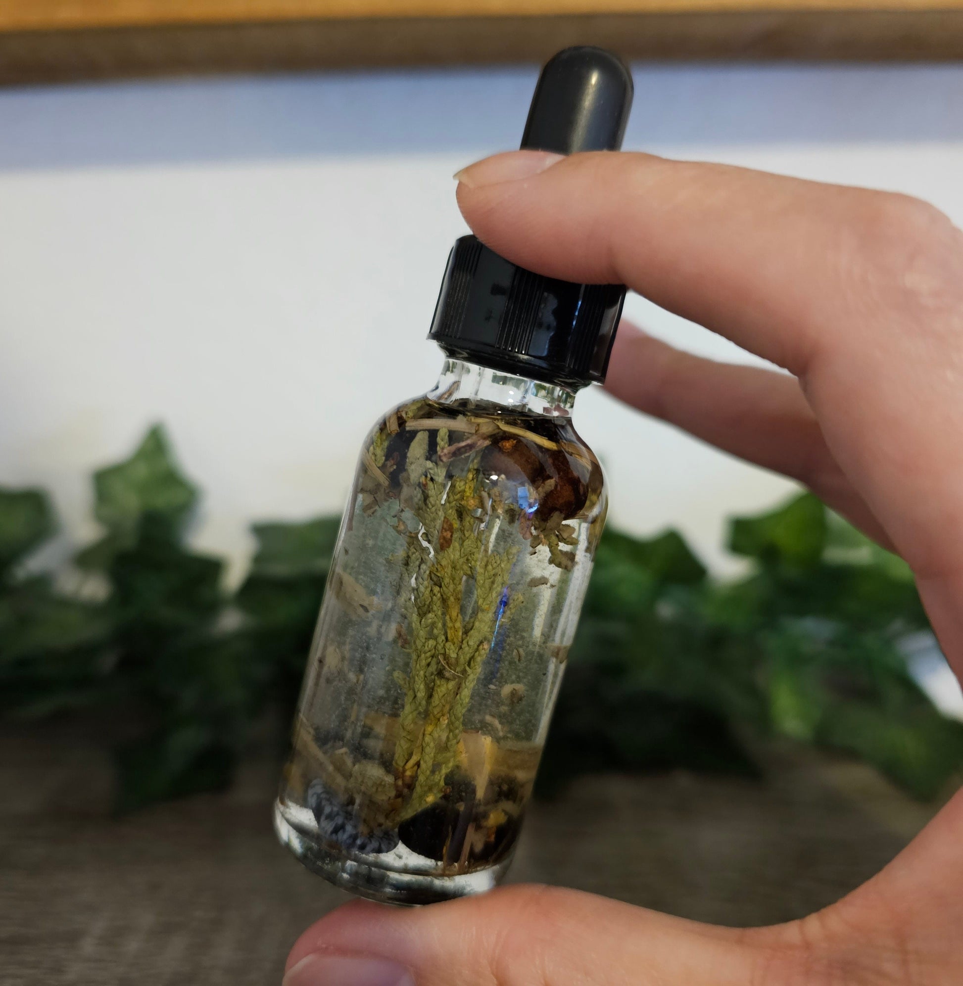 SKADI Goddess Oil - work and connect with Skaði - Goddess of Winter, Hunting, Snow, Skiing, Mountains - Norse - Ritual Oil & Altar Tools