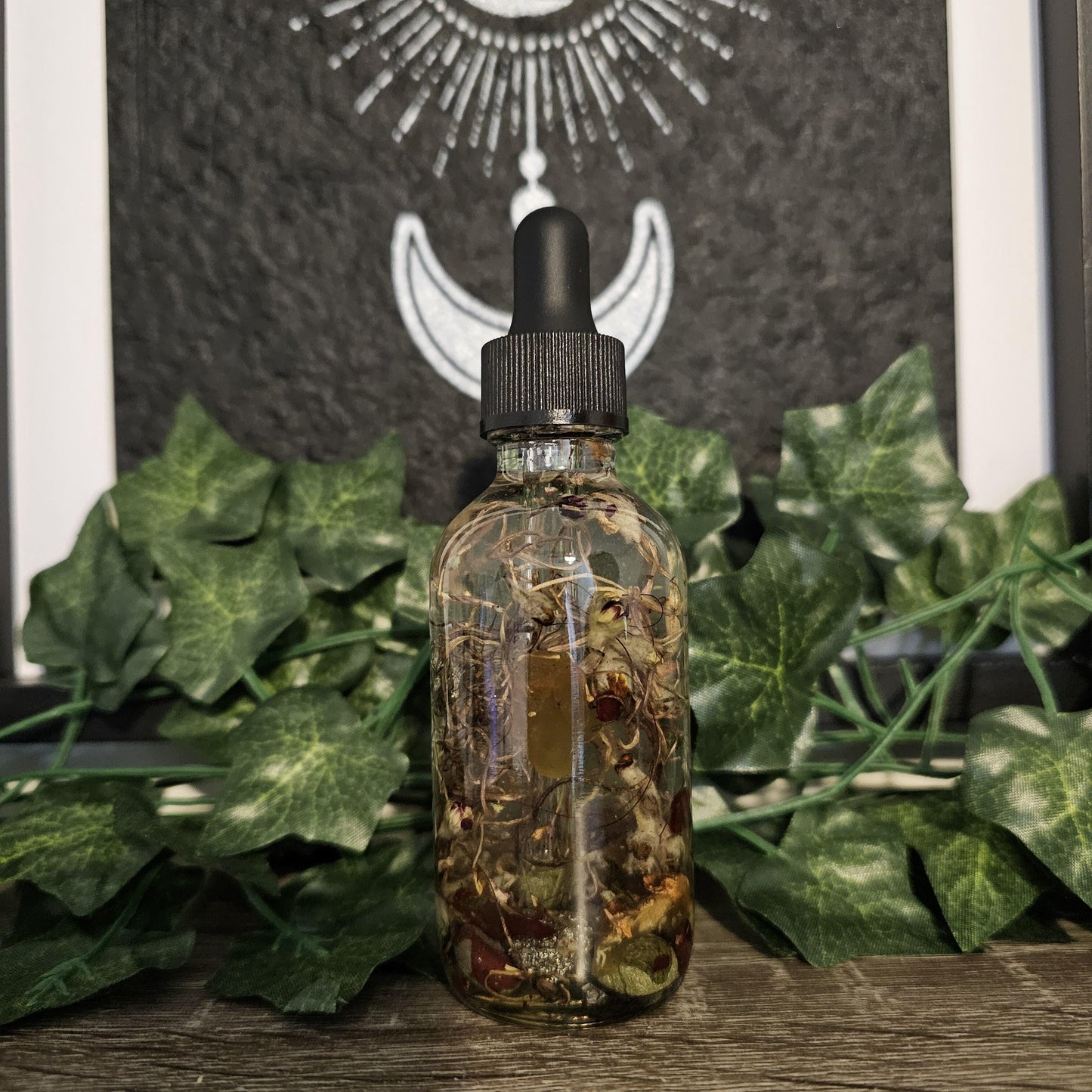 ERIS Goddess Oil - work and connect with Eris - Goddess of Strife, Discord, Quarrel, Rivalry, Contention - Discordia - Ritual & Altar Tools