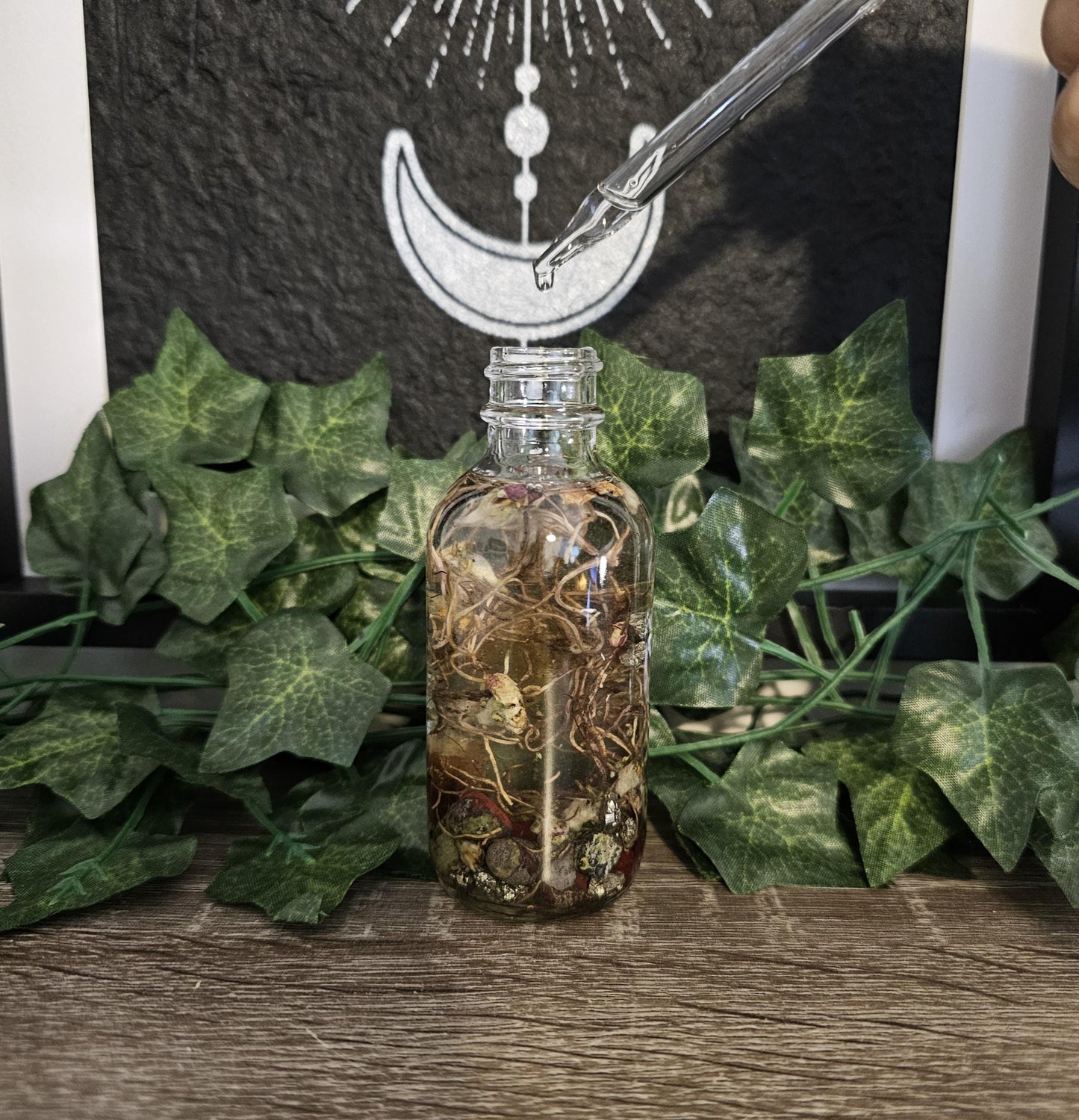 ERIS Goddess Oil - work and connect with Eris - Goddess of Strife, Discord, Quarrel, Rivalry, Contention - Discordia - Ritual & Altar Tools