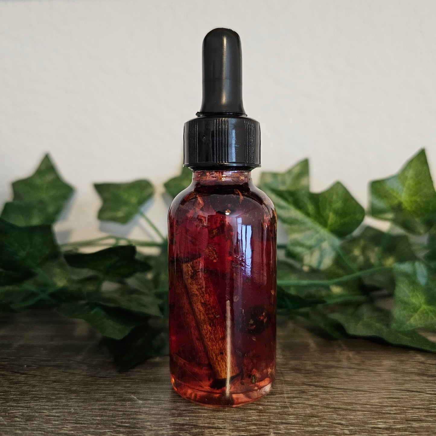 RED FAST LUCK Oil - inspires luck, good fortune, prosperity, wealth - Quick Money Draw - Ritual & Altar Tools